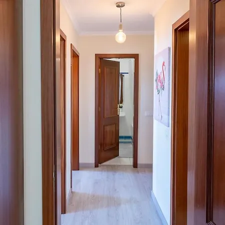 Stunning 3 Bed Flat In Lido شقة فونشال
